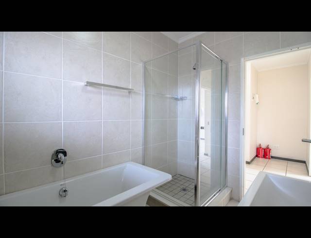 3 BEDROOM APARTMENT FOR SALE IN GREENSTONE HILL